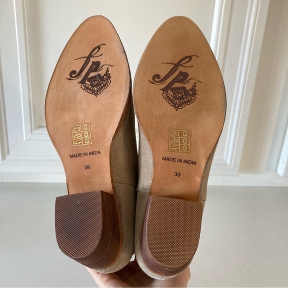 NWOT Free People Charm Double V Beige Suede Ankle Boots Sz 39 - Picture 7 of 7